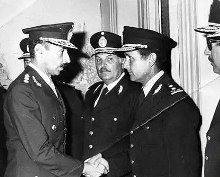  Miguel Etchecolatz saludado el dictador Jorge Rafael Videla.